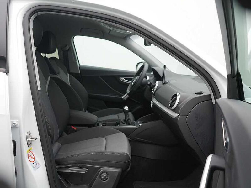 Audi Q2 S line AHK LED SHZ PDC PORT NAVI VIRT