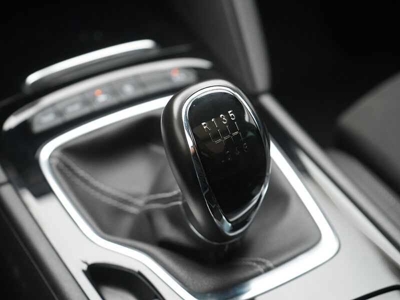 Opel Insignia AHK MATRIX PANO HUD KAM SHZ