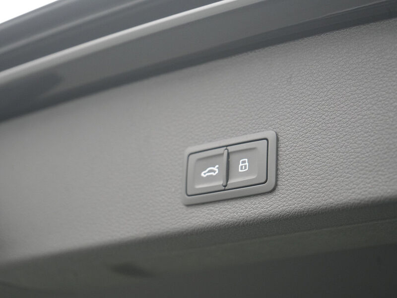 Audi Q2 S line MATRIX VIRT AHK SHZ PDC