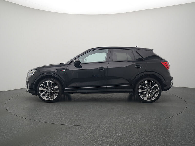Audi Q2 S line MATRIX VIRT AHK SHZ PDC