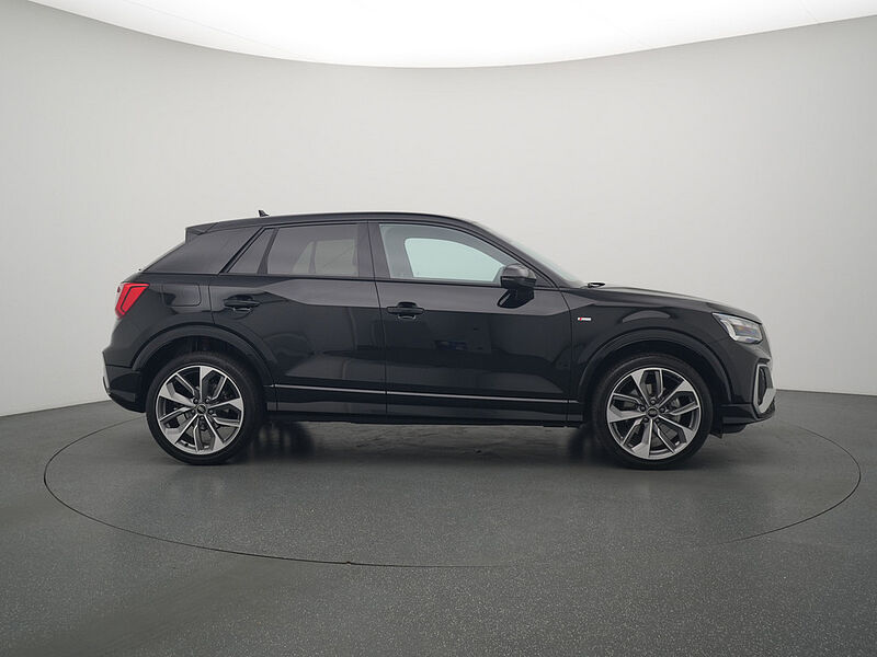 Audi Q2 S line MATRIX VIRT AHK SHZ PDC