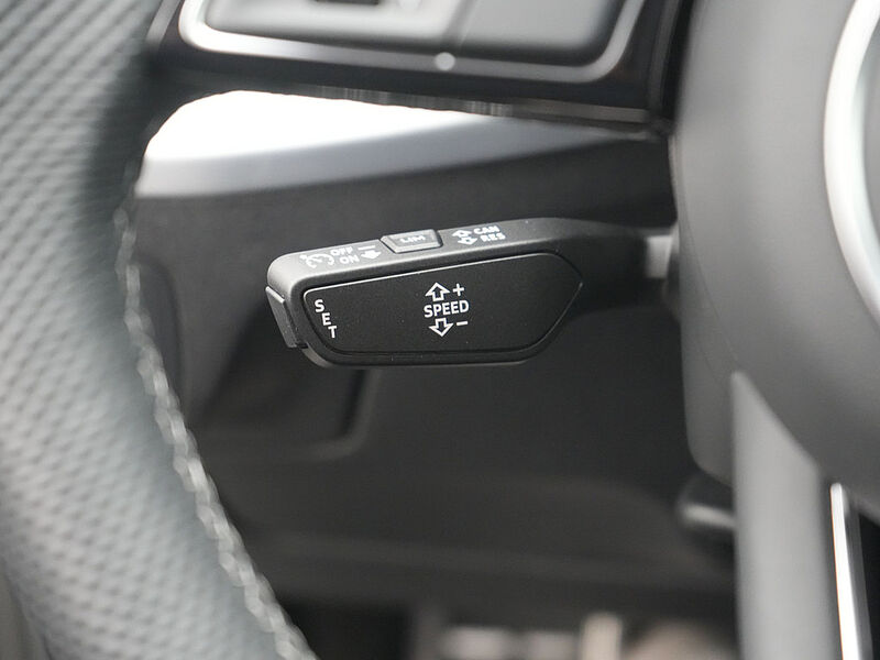 Audi Q2 1.0 30 TFSI S line MATRIX AHK SHZ PDC NAVI