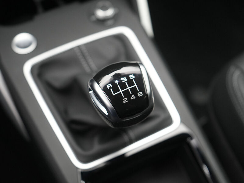 Audi Q2 1.0 30 TFSI S line MATRIX AHK SHZ PDC NAVI