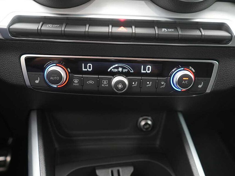 Audi Q2 1.0 30 TFSI S line MATRIX AHK SHZ PDC NAVI