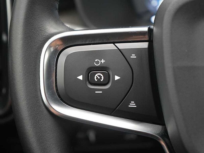 Volvo XC40 T4 Inscription NAVI KAM SHZ PDC LED AHK