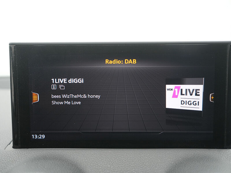 Audi Q2 35 S TRON SHZ LED PDC KLIMA PORT NAVI