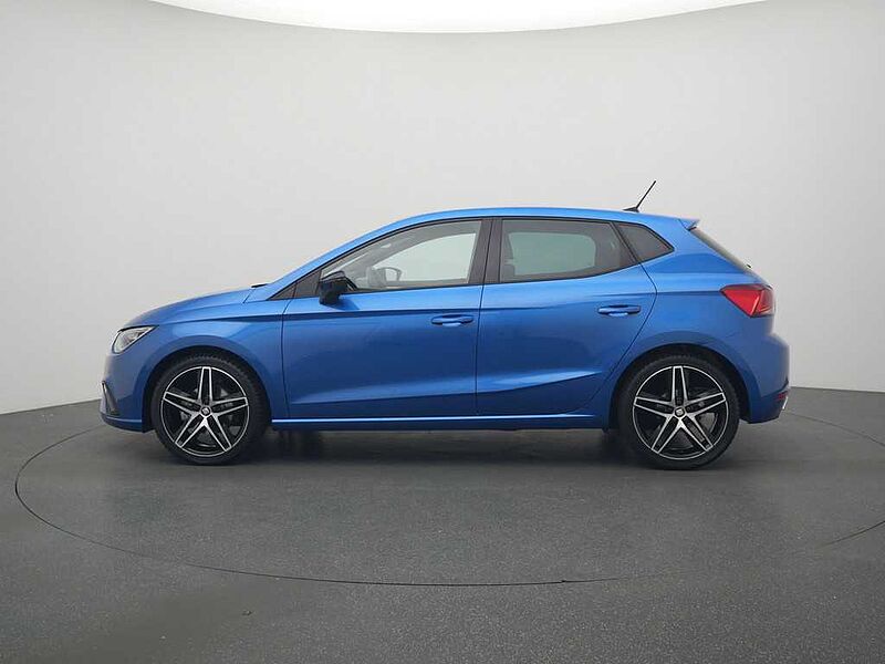 SEAT Ibiza DSG LED PANO KAM SHZ PDC