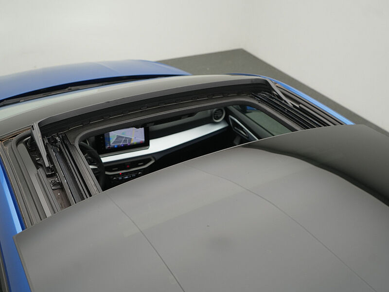 SEAT Ibiza DSG LED PANO KAM SHZ PDC