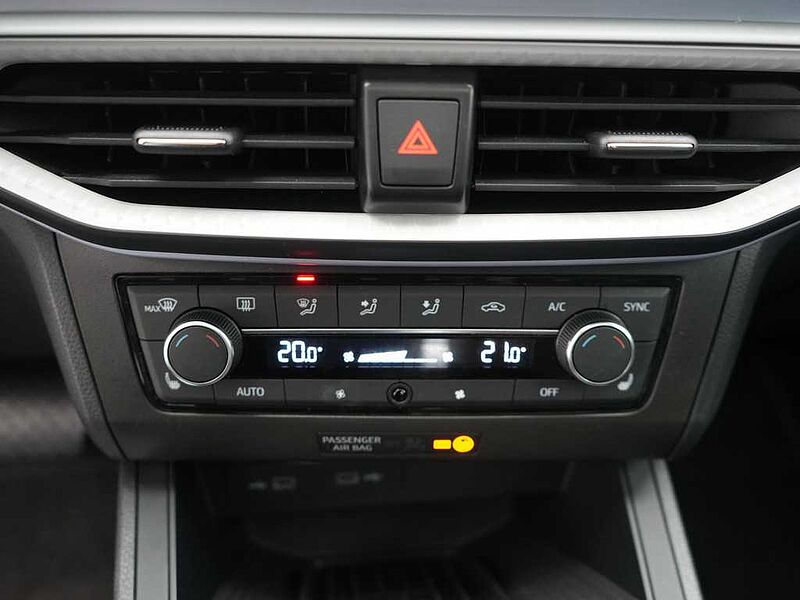 SEAT Ibiza DSG LED PANO KAM SHZ PDC