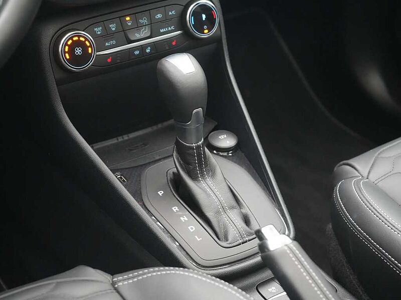 Ford Fiesta PANO B&O KAM LED SHZ PDC