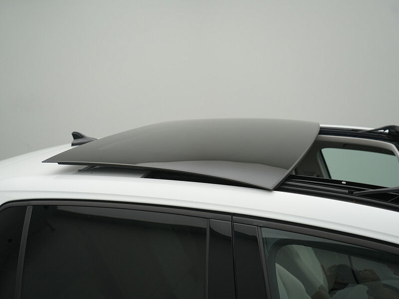 Volkswagen Golf VIII 1.4 eHybrid Style DSG PANO HUD AHK KAM