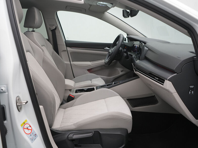 Volkswagen Golf VIII 1.4 eHybrid Style DSG PANO HUD AHK KAM