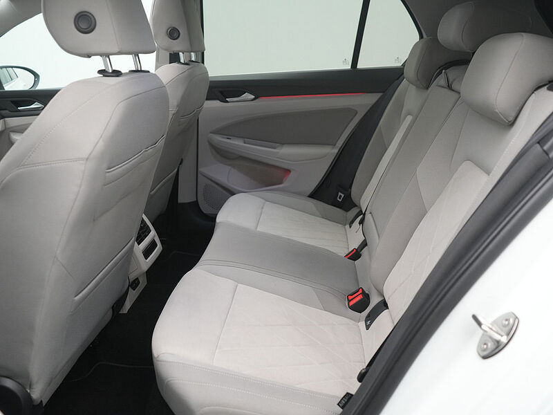 Volkswagen Golf VIII 1.4 eHybrid Style DSG PANO HUD AHK KAM