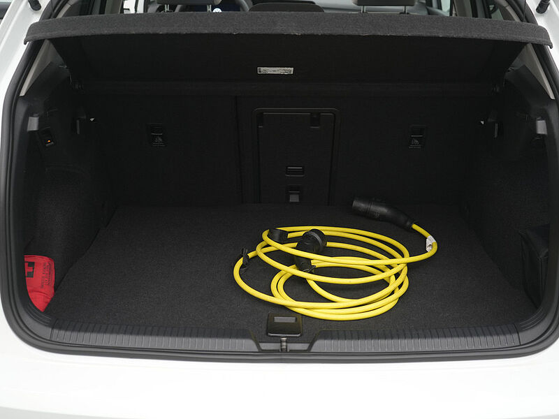 Volkswagen Golf VIII 1.4 eHybrid Style DSG PANO HUD AHK KAM