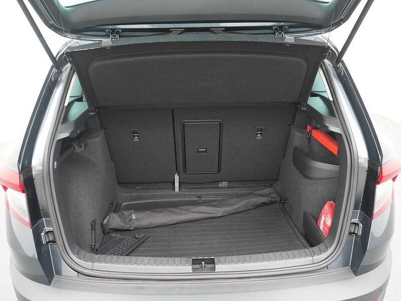 SKODA KAROQ Clever DSG LED KAM SHZ PDC W-LAN