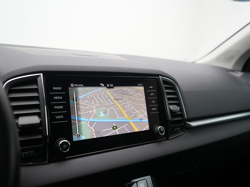SKODA KAROQ Clever DSG LED KAM SHZ PDC W-LAN