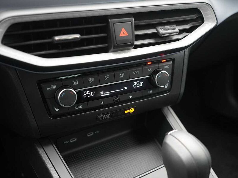 SEAT Ibiza FR DSG PANO LED KAM SHZ PDC