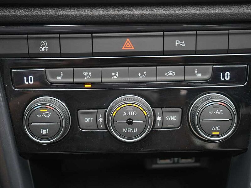 Volkswagen T-Roc Sport 4M DSG LED PANO KAM SHZ PDC