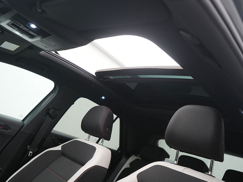 Volkswagen T-Roc Sport 4M DSG LED PANO KAM SHZ PDC