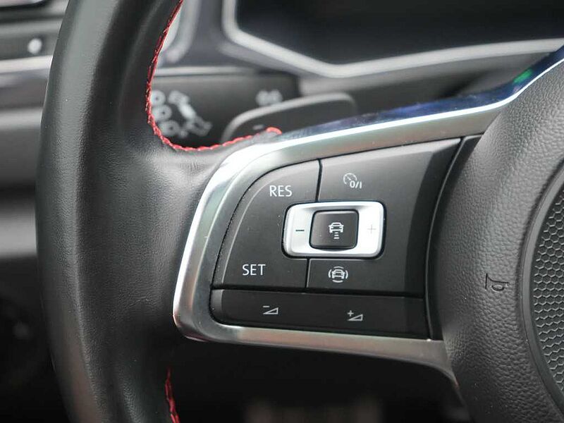 Volkswagen T-Roc Sport 4M DSG LED PANO KAM SHZ PDC