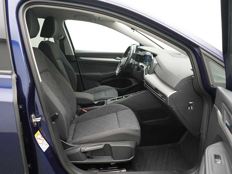 Volkswagen Golf VIII Life DSG ACC NAVI LED PDC CARPLAY