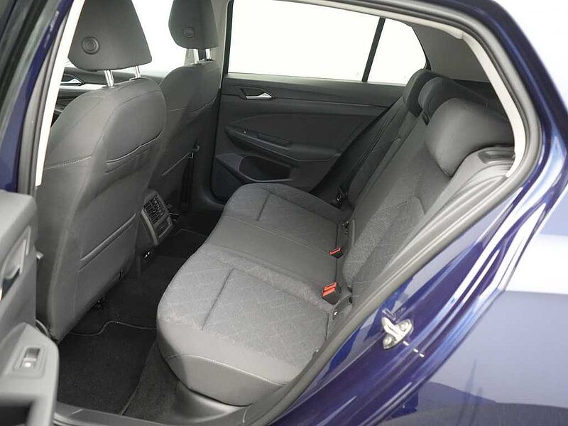 Volkswagen Golf VIII Life DSG ACC NAVI LED PDC CARPLAY