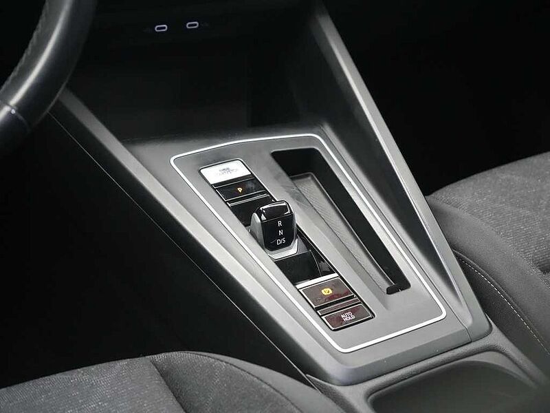 Volkswagen Golf VIII Life DSG ACC NAVI LED PDC CARPLAY