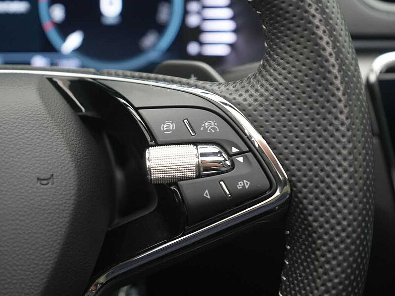 SKODA SUPERB Combi iV Sportline DSG MATRIX PANO AHK