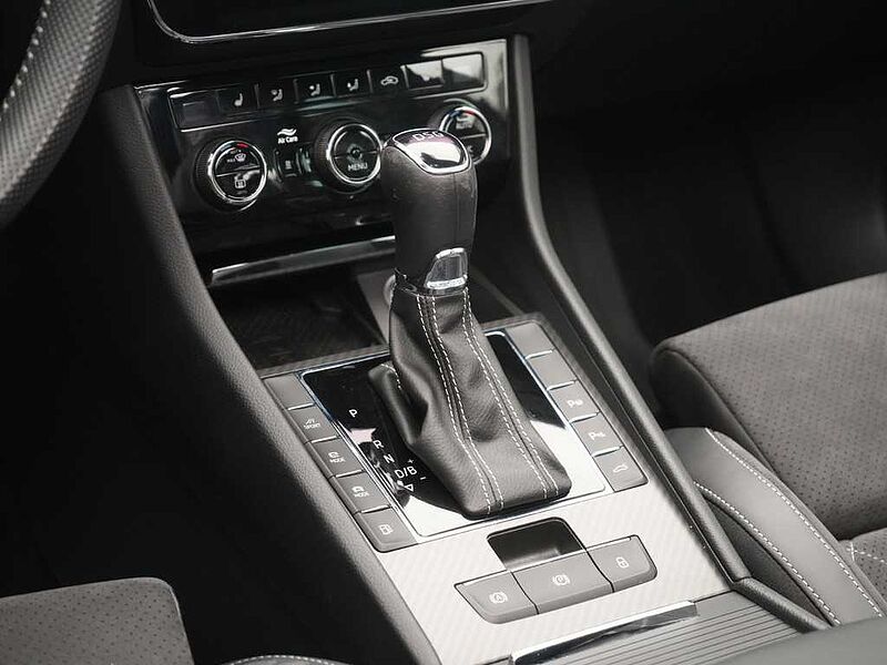 SKODA SUPERB Combi iV Sportline DSG MATRIX PANO AHK