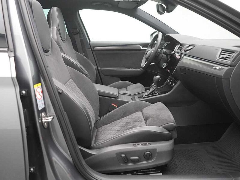 SKODA SUPERB Combi iV Sportline DSG MATRIX PANO AHK