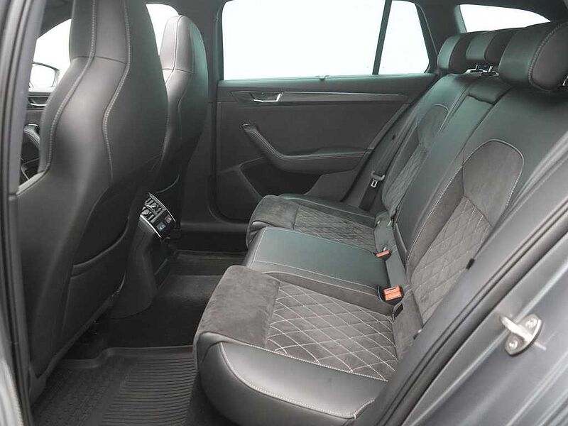 SKODA SUPERB Combi iV Sportline DSG MATRIX PANO AHK