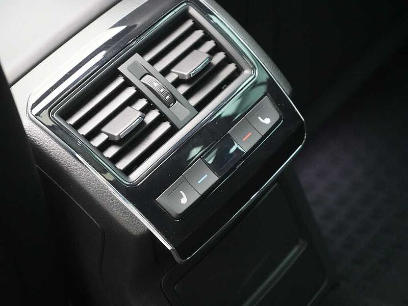 SKODA SUPERB Combi iV Sportline DSG MATRIX PANO AHK