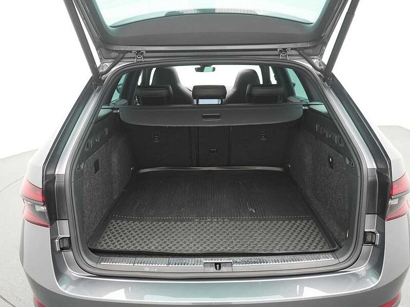 SKODA SUPERB Combi iV Sportline DSG MATRIX PANO AHK