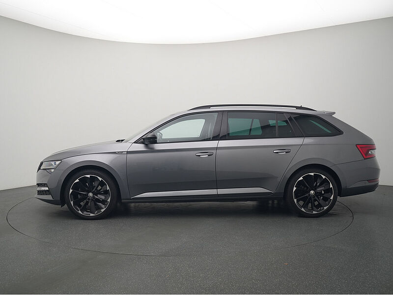 SKODA SUPERB Combi iV Sportline DSG MATRIX PANO AHK