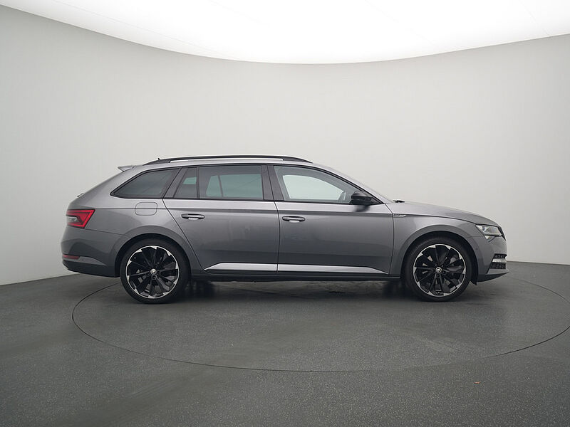 SKODA SUPERB Combi iV Sportline DSG MATRIX PANO AHK
