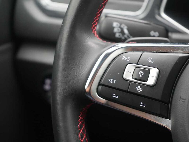 Volkswagen T-Roc Sport ACC AHK NAVI KAM SHZ PDC