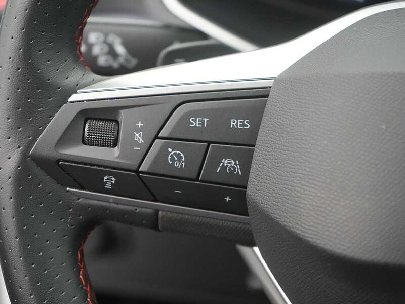 SEAT Arona FR LED DSG AHK SHZ KAM ACC PDC