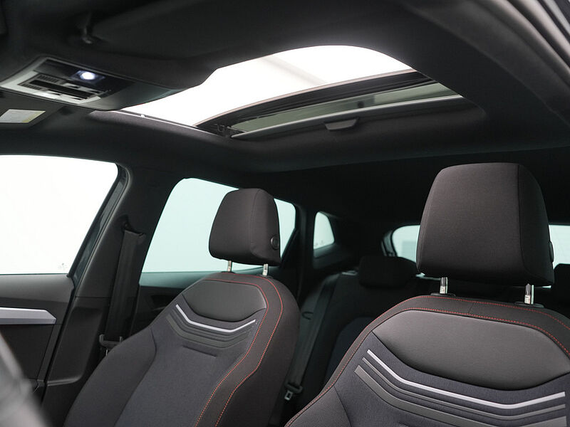 SEAT Ibiza DSG LED KAM PANO SHZ PDC