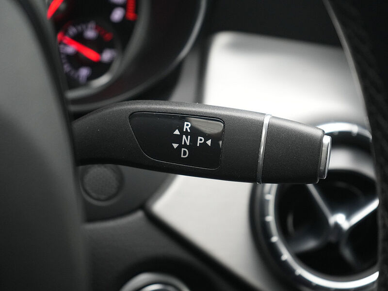 Mercedes-Benz CLA 220 SB Urban 4MATIC LED KAM SHZ PTS STANDHZ