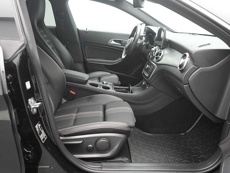 Mercedes-Benz CLA 220 SB Urban 4MATIC LED KAM SHZ PTS STANDHZ