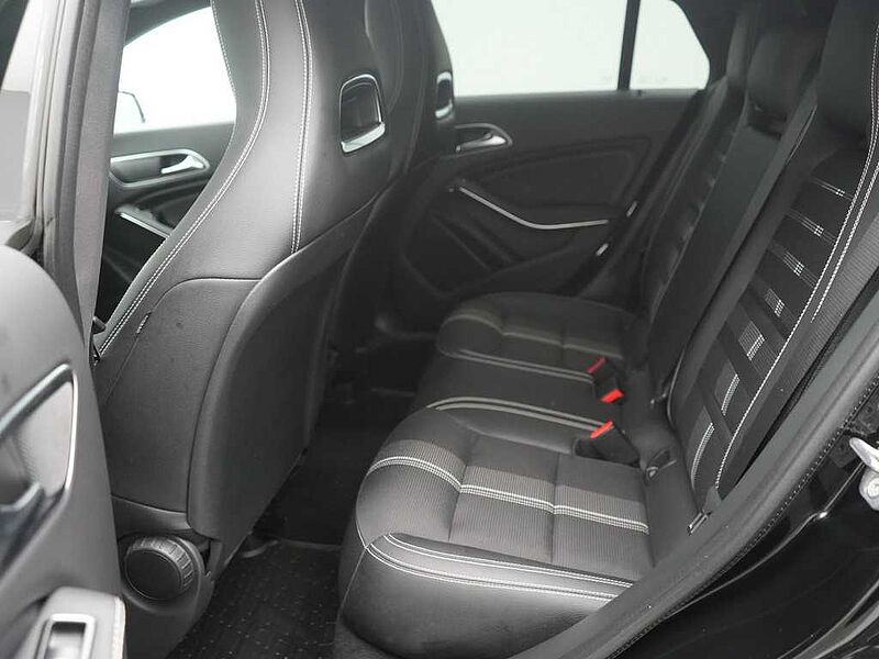 Mercedes-Benz CLA 220 SB Urban 4MATIC LED KAM SHZ PTS STANDHZ