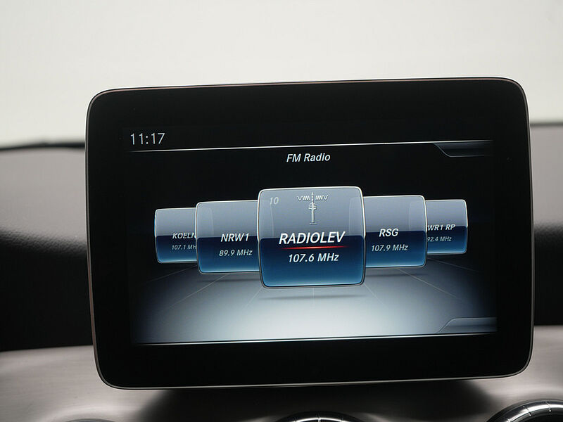 Mercedes-Benz CLA 220 SB Urban 4MATIC LED KAM SHZ PTS STANDHZ