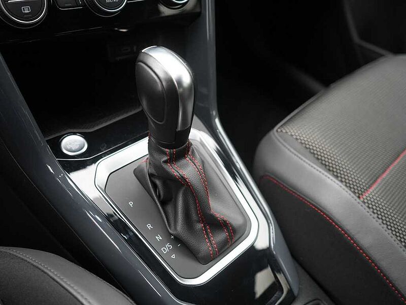 Volkswagen T-Roc DSG KAM AHK ACC LED SHZ KAM CARPLAY VIRT