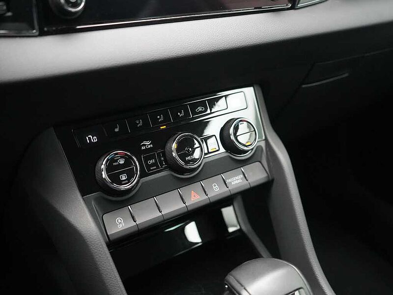 SKODA KAROQ DSG LED KAM SHZ PDC W-LAN KLIMA NAVI