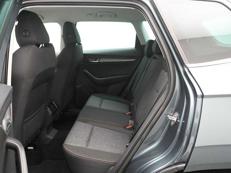 SKODA KAROQ DSG LED KAM SHZ PDC W-LAN KLIMA NAVI
