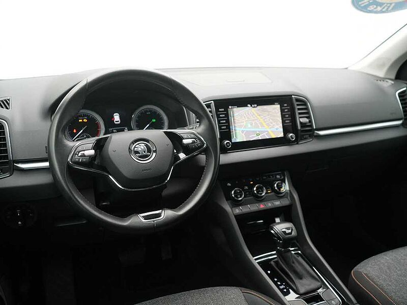 SKODA KAROQ DSG LED KAM SHZ PDC W-LAN KLIMA NAVI