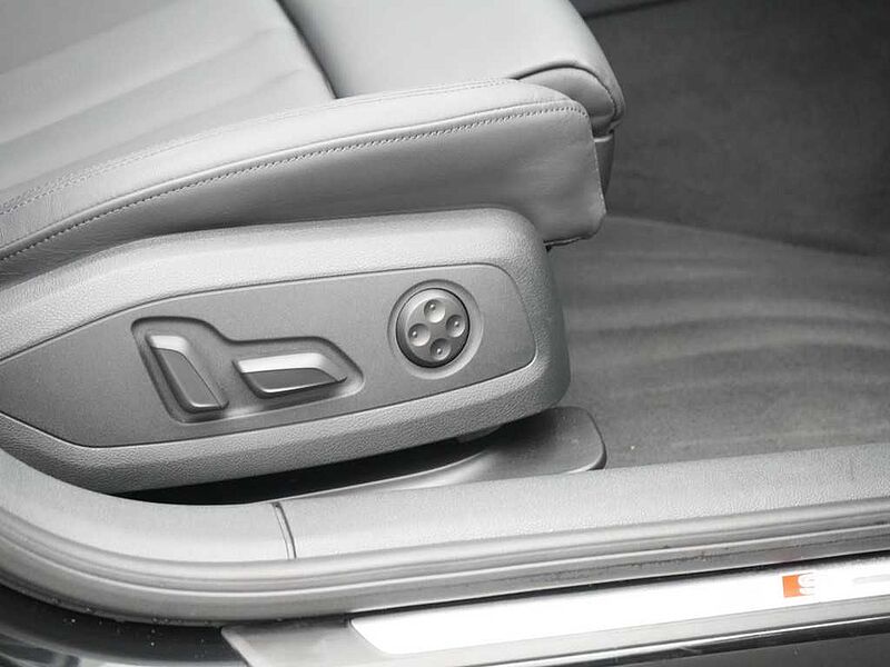 Audi A4 Avant S line ACC NAVI LEDER PANO KAM