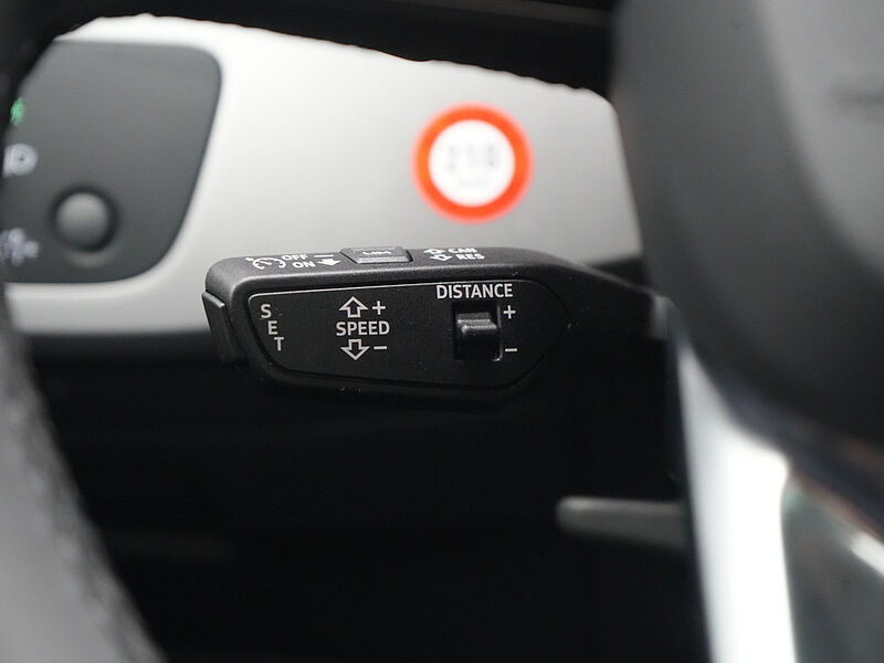 Audi A4 Avant S line ACC NAVI LEDER PANO KAM