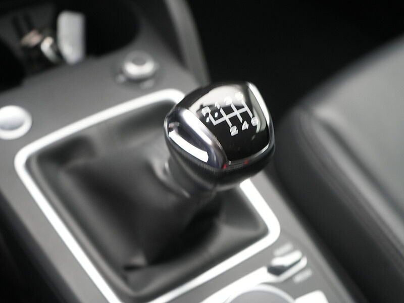 Audi Q2 35 S line LED KAM SHZ PDC KLIMA