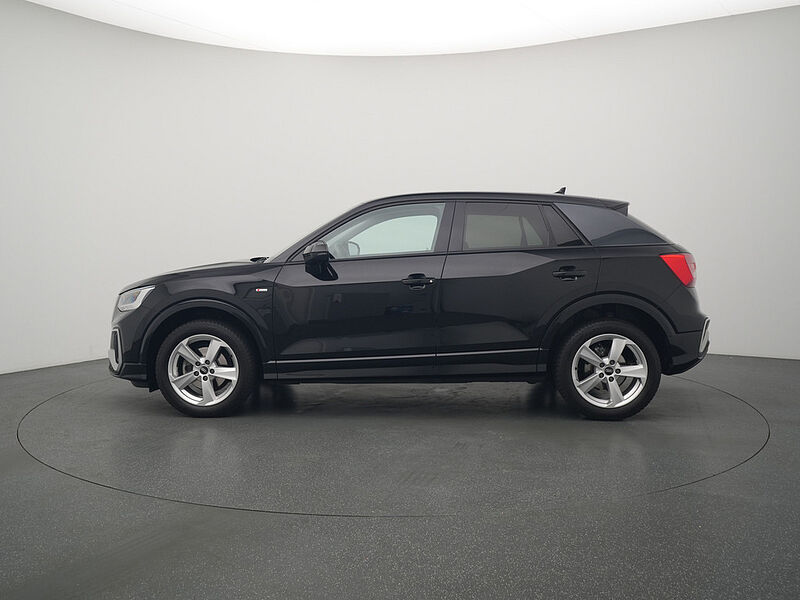 Audi Q2 35 S line LED KAM SHZ PDC KLIMA